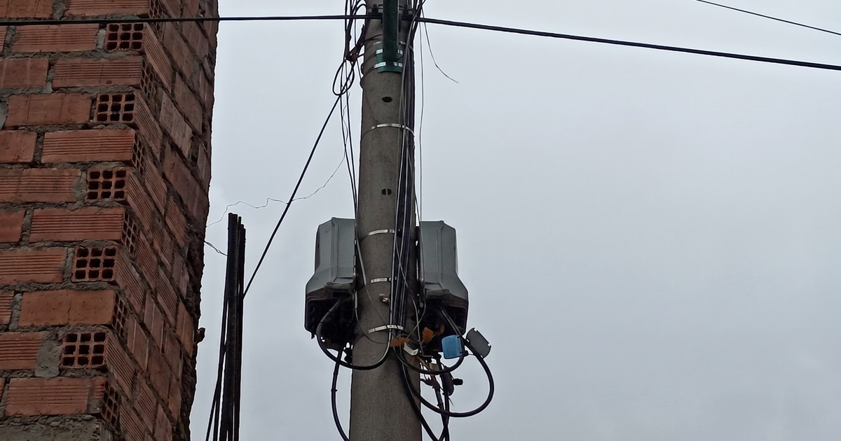 Cinta de acero inoxidable para sujeción de cables FTTH: usos, calibres y diferencias