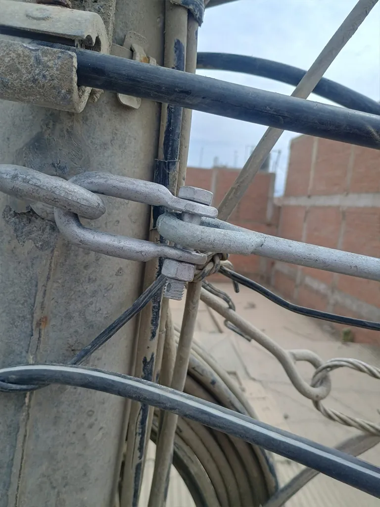 Accesorios para infraestructura eléctrica y telecomunicaciones